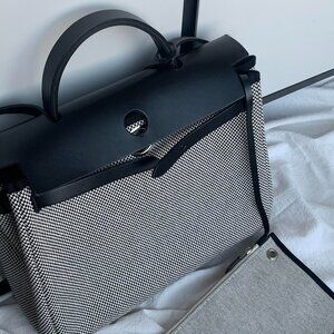 Classic DIOR Bag: A Stylish and Versatile Choice for Elegance